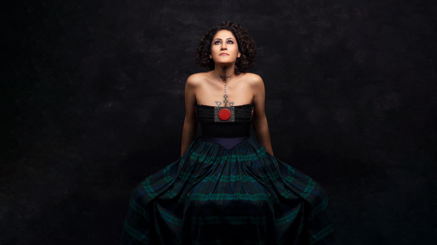 Aynur, “Hedûr – Solace of Time”, The Orchard Music (dettaglio copertina)