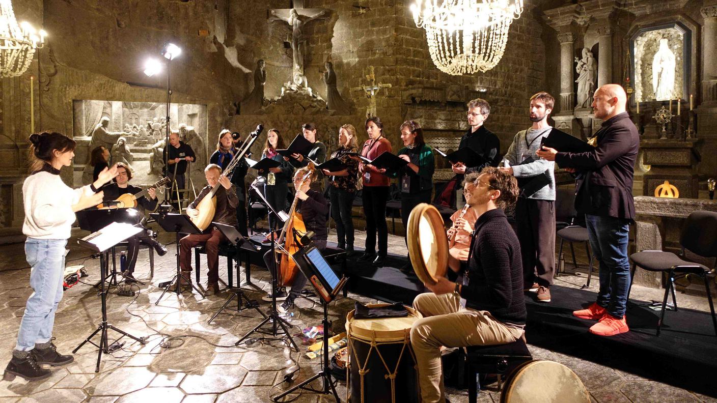 Ensemble Alkymia durante la prova nella miniera di sale di Wielinczka