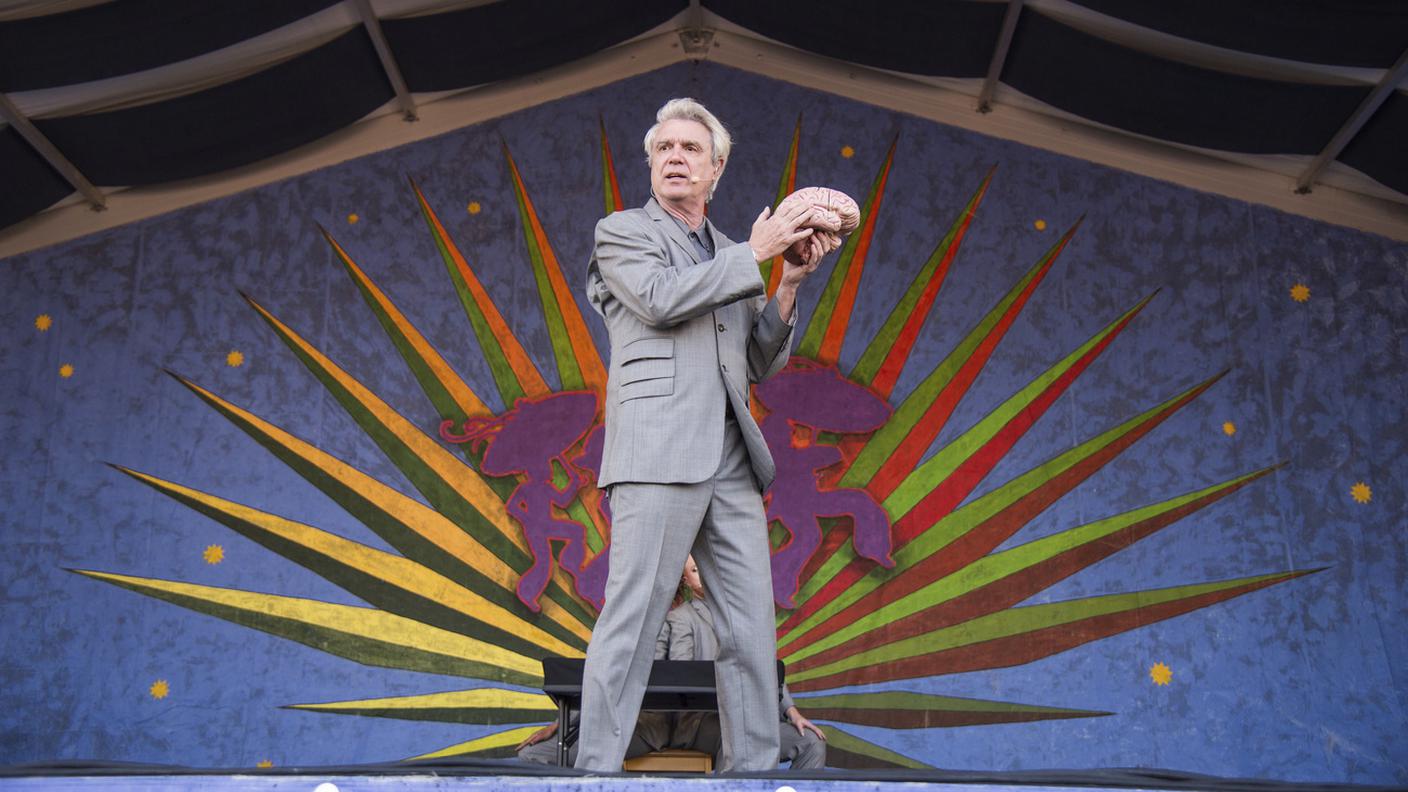 David Byrne si esibisce al New Orleans Jazz and Heritage Festival