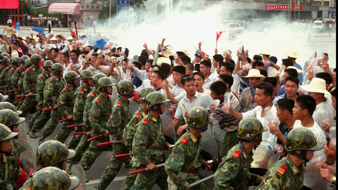 Keystone_cina_protesta_esercito_manifestanti