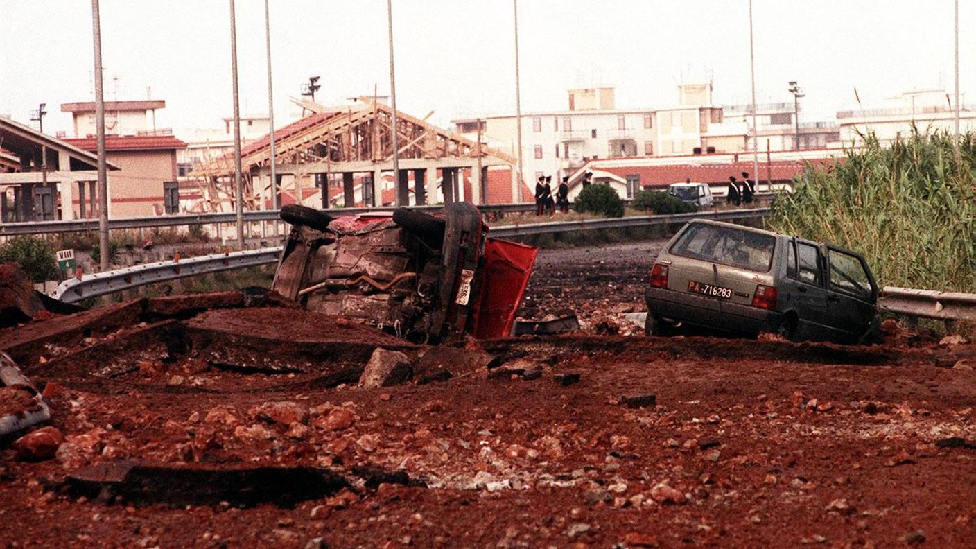 Il luogo dell'assassinio in cui una bomba mafiosa uccise il giudice italiano Giovanni Falcone