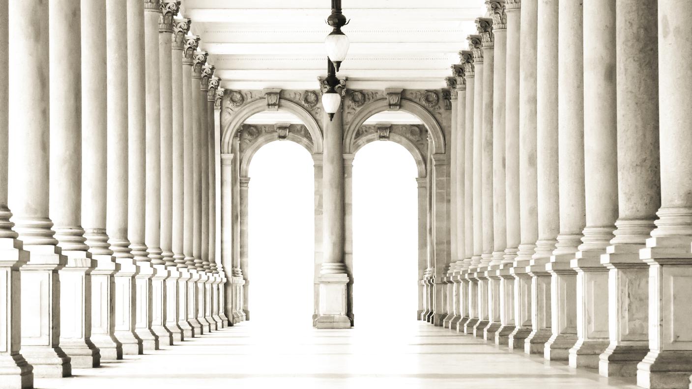 iStock_Colonna architettonica, Architettura, Luogo d'interesse internazionale, Marmo, Colonnato