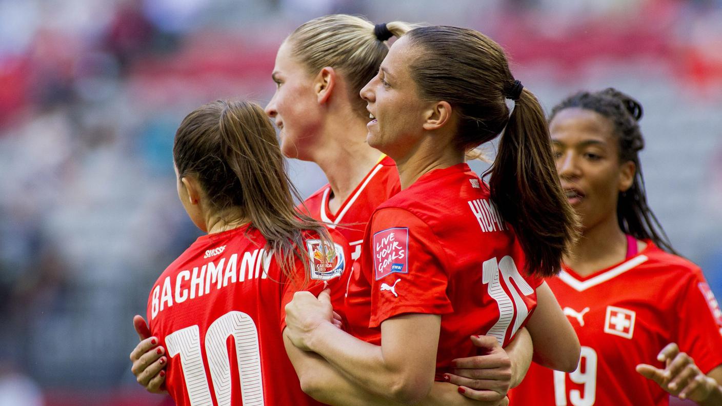 Divisa calcio femminile on sale