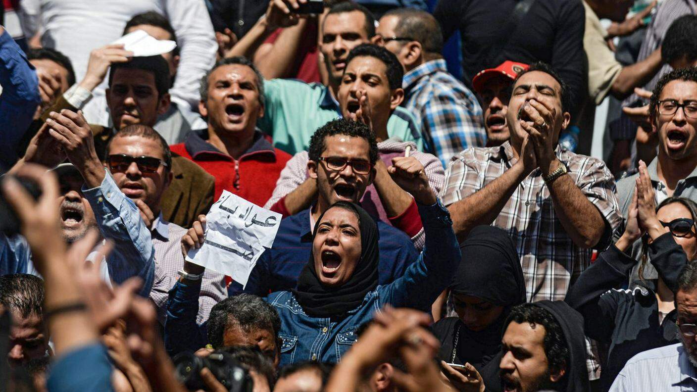 Egiziani protestano contro la cessione di Tiran e Sanafir