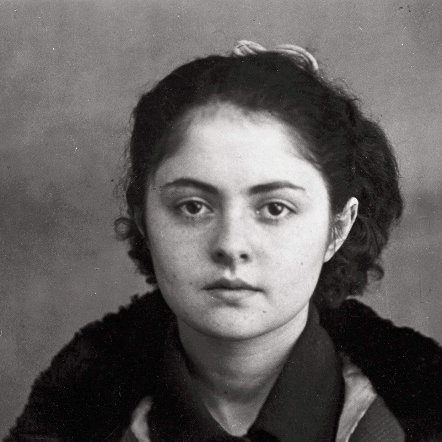 Raïssa Samoulinova Botchlen,  20 anni, dattilografa, arrestata il 23 settembre del 1937, condannata a morte il 29 ottobre, giustiziata il 3 novembre dello stesso anno 