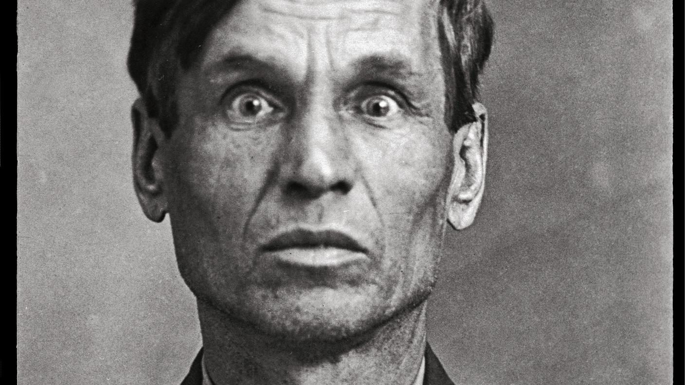 Alekseï Grigorievic Jeltikov ,47 anni,  fabbro per la metropolitana di Mosca. Arrestato l’8 luglio del 1937, condannato a morte  il 31 ottobre dello stesso anno,  fucilato  il giorno successivo 