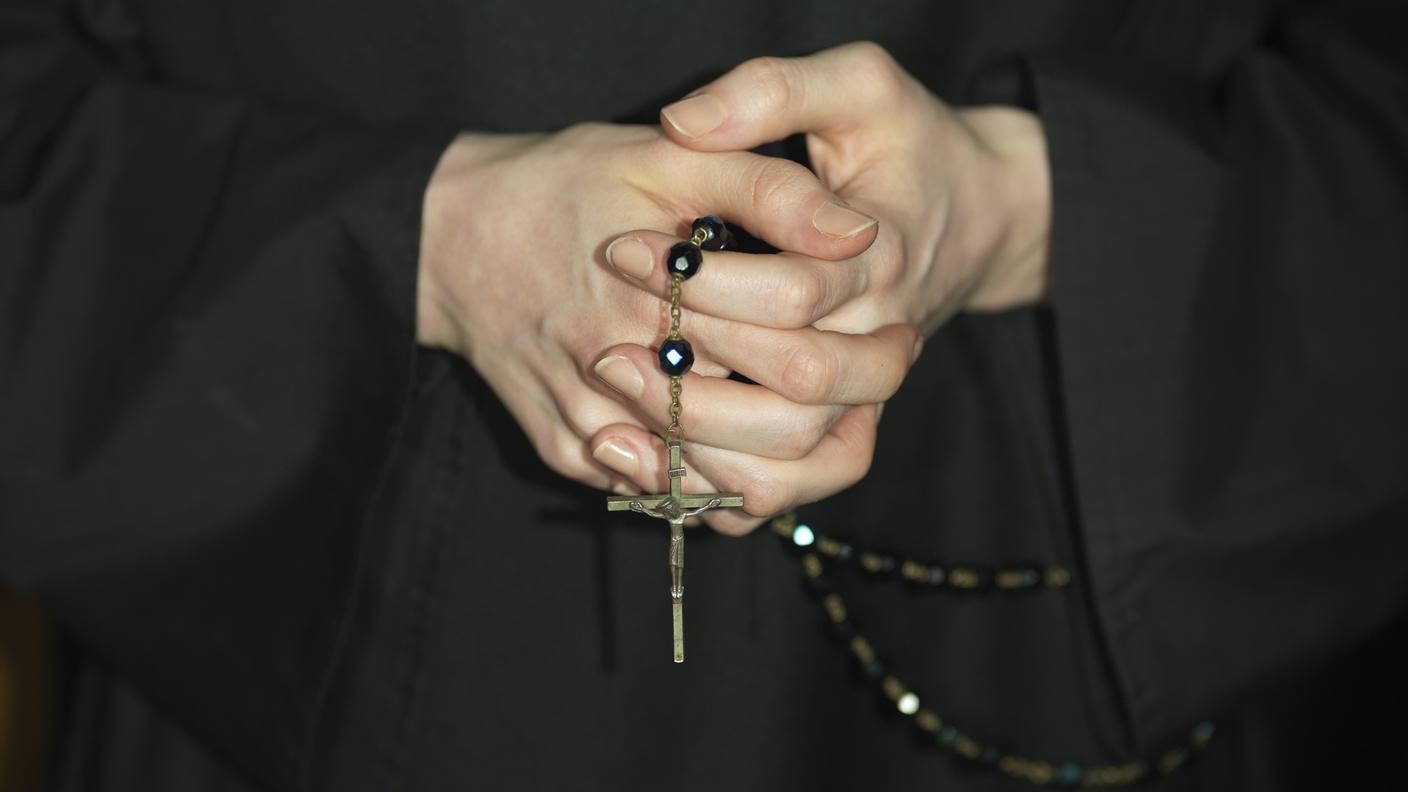 iStock-Donna, cattolica