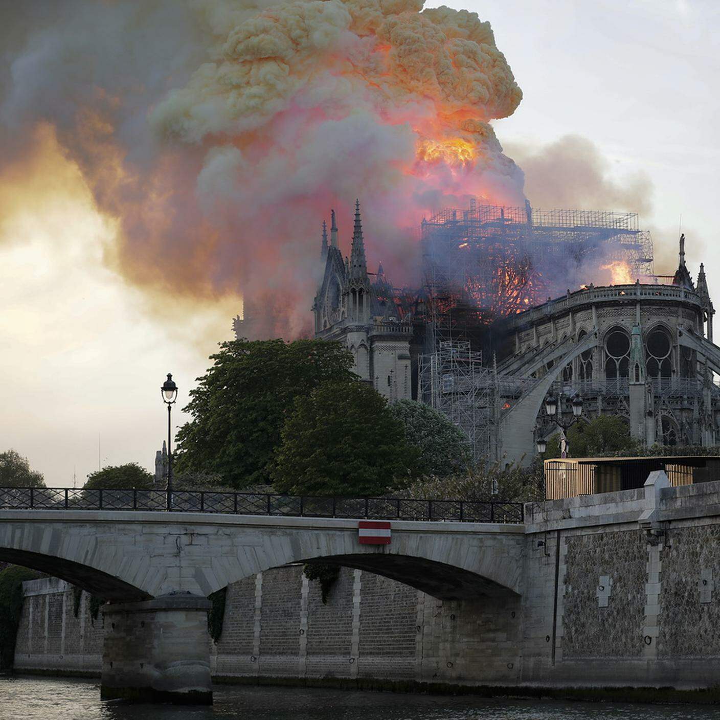 Notre-Dame: la cattedrale distrutta che appartiene a tutti noi 