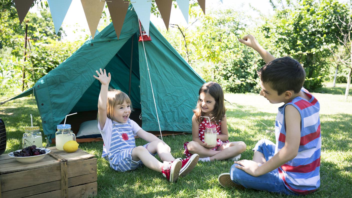 bambini, estate, giocare, tenda, giardino