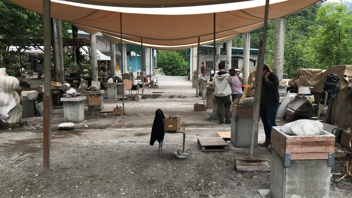 Una sfida alpina: la Scuola di Scultura di Peccia