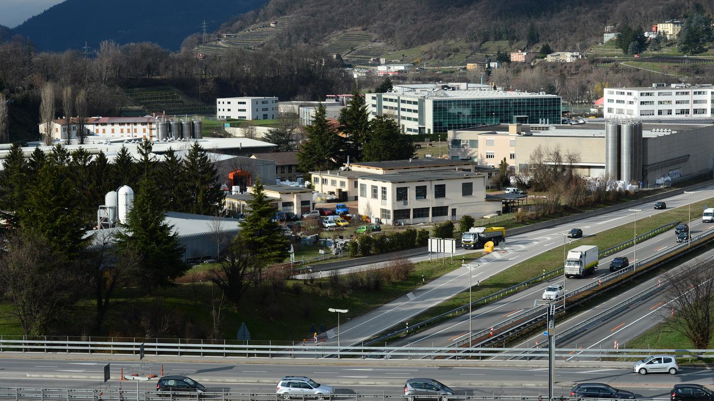 TiPress_Nella foto l'area delle indutrie di San Martino accanto all'autostrada A2