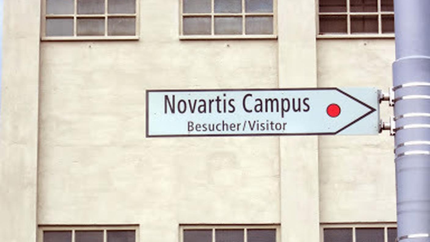 INSEGNA LUNGO LA FABRIKSTRASSE DEL CAMPUS NOVARTIS (© RSI - Sonja Riva)