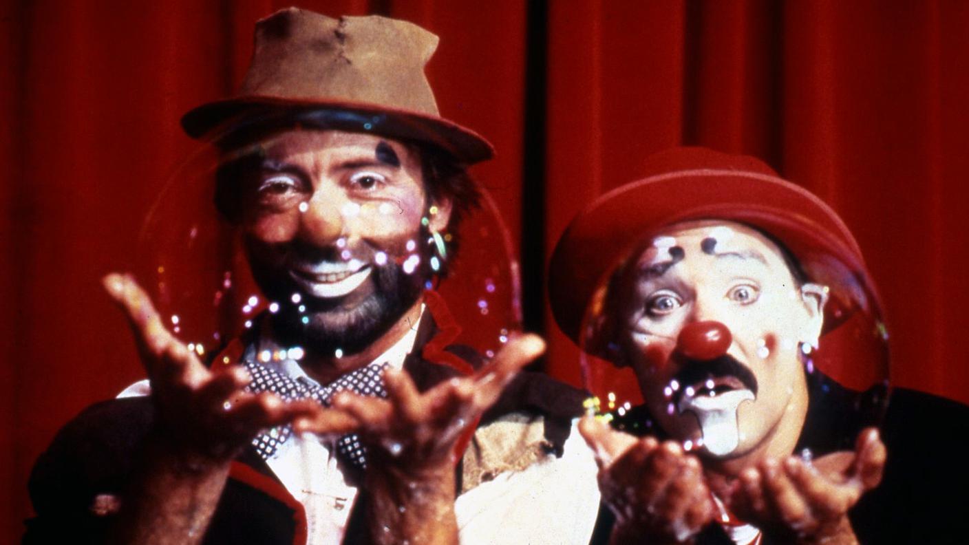 Mr. Stubs (Michael Christensen, sinistra) e Gordoon (Jeff Gordon) al Big Apple Circus (1986) (courtesy www.circopedia.org — Photo © Martha Swope Associates/Linda Alaniz)