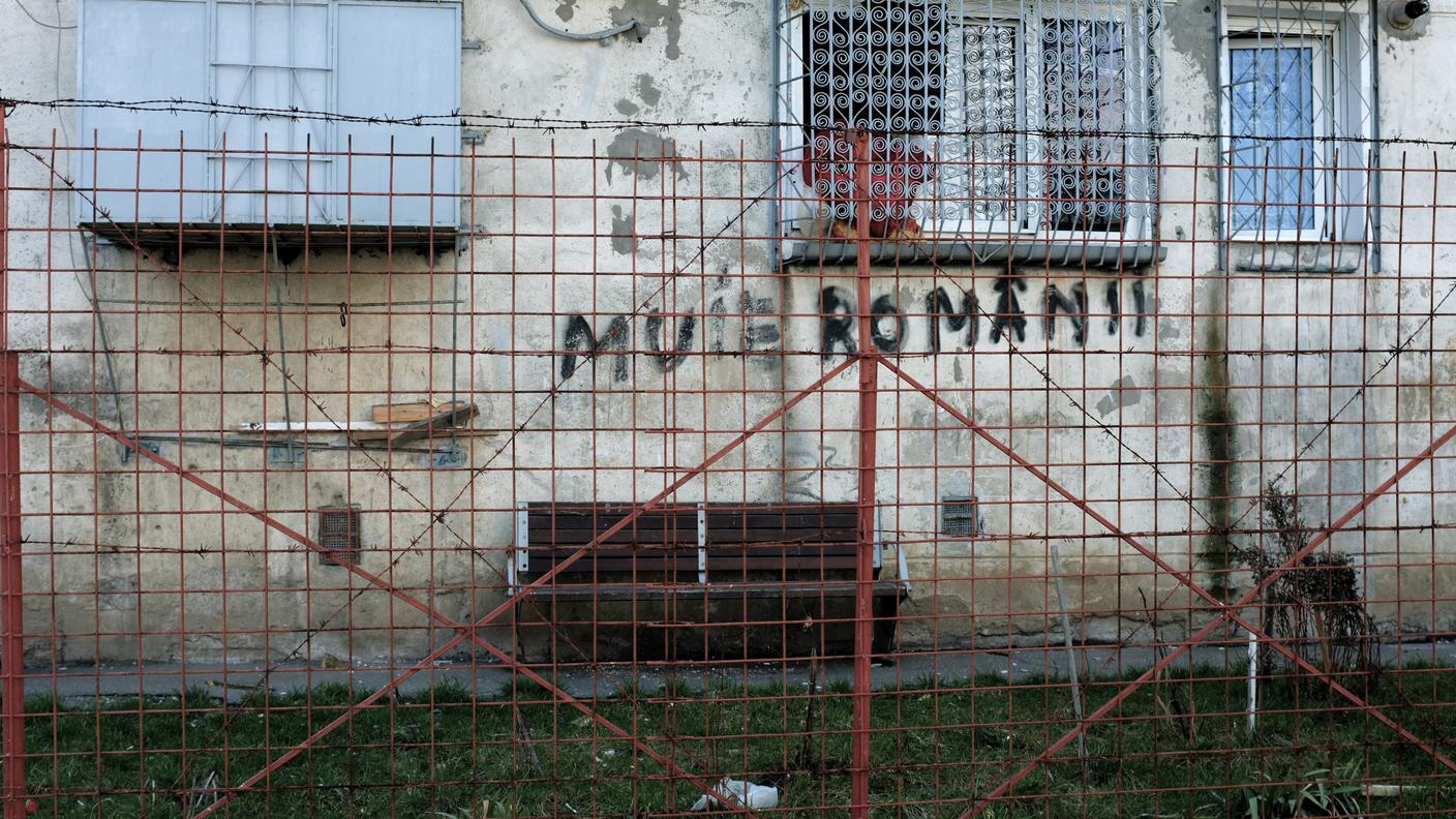 Nei blocchi dei Rom. "Morte ai rumeni" ((foto Enrico Bianda - © RSI))