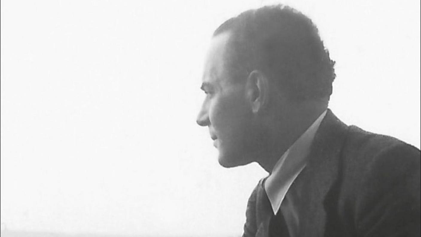 "Lo spettatore critico. Politica, filosofia letteratura" di Nicola Chiaromonte, Mondadori (dettaglio di copertina)