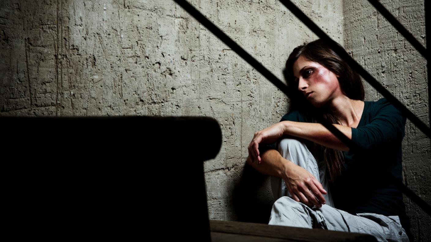 iStock_violenza_donne_domestica_femminicidio_vittima_depressione.jpg