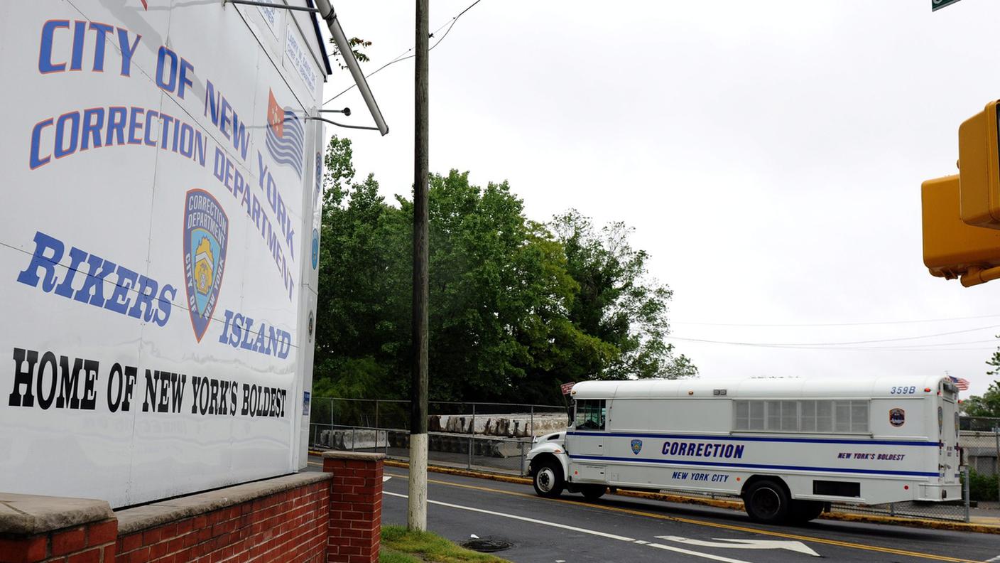 Chiudere Rikers Island