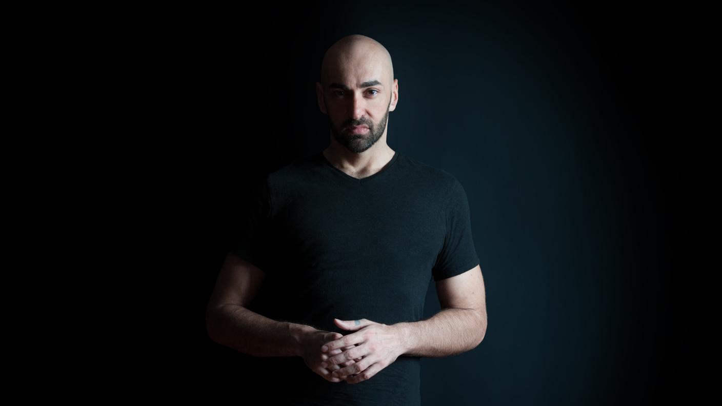 Il basso-baritono Marco Bussi, foto tratta dal sito dell'artista
