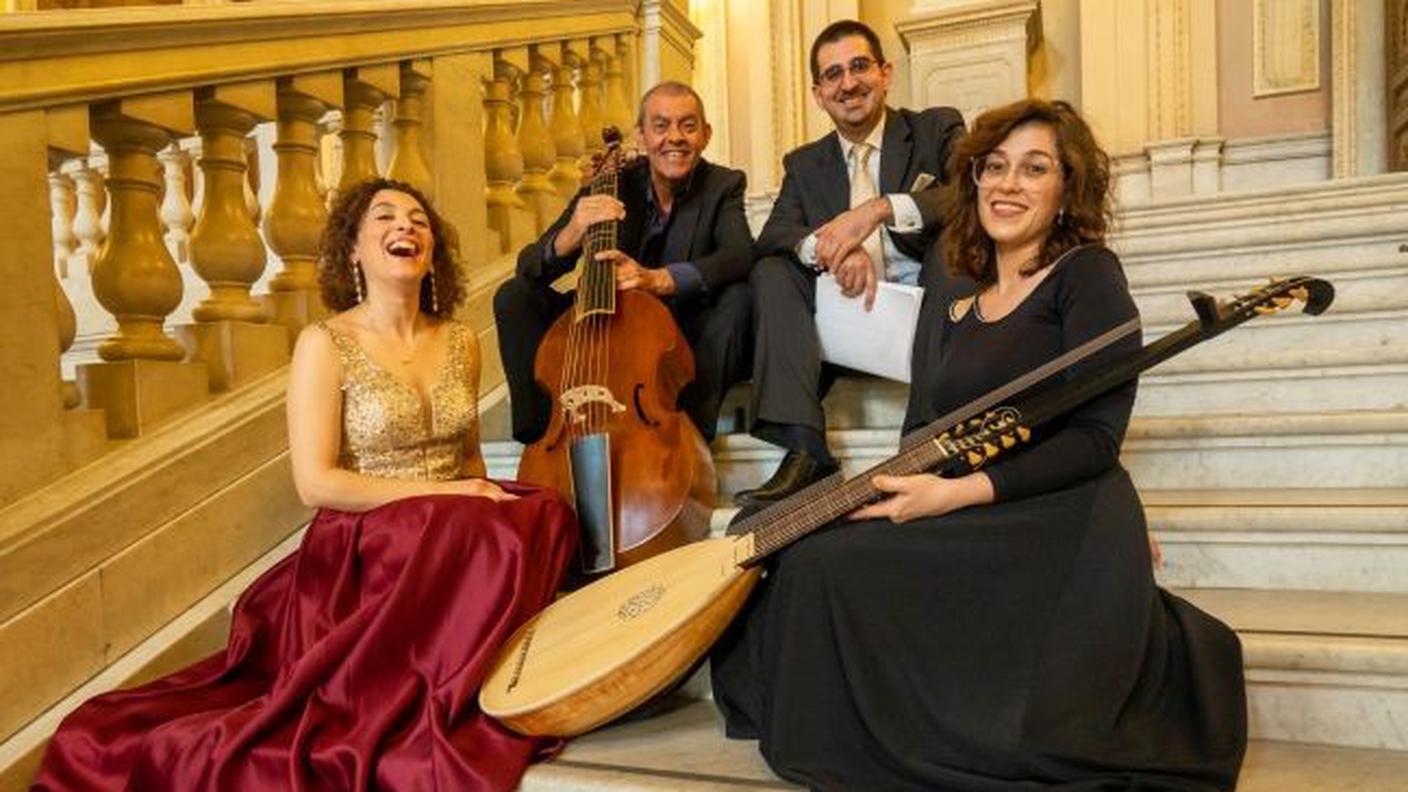 Paola Molinari accompagnata dalla viola da gamba di Gualtiero Marangoni e dalla tiorba di Laura la Vecchia. La direzione è di Luca Ronzitti.
