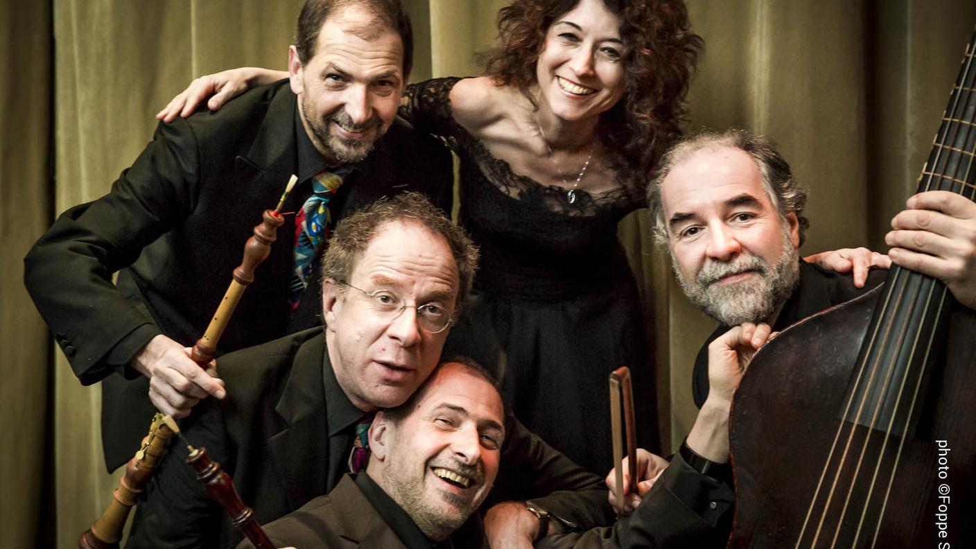 L’Ensemble Zefiro con al centro Alfredo Bernardini