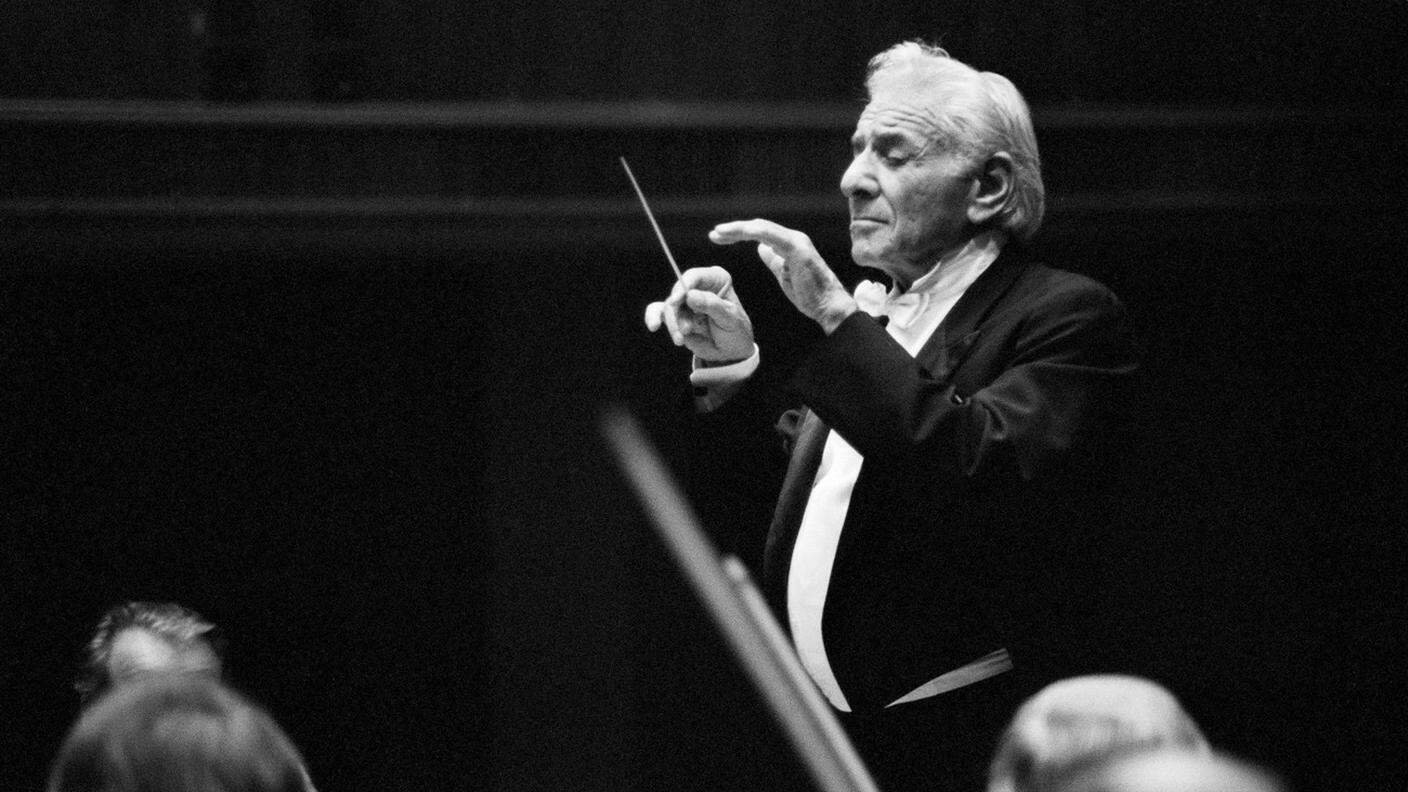 Leonard Bernstein conduce la Philarmonica Orchestra di Vienna al Lucerne Festival (1987)