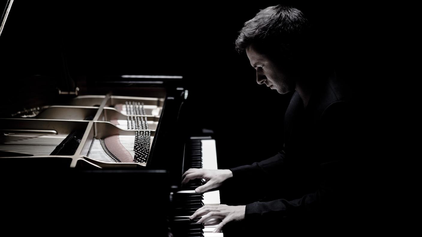 Bertrand Chamayou  (c) Marco Borggreve Erato Warner Classics 039.jpg