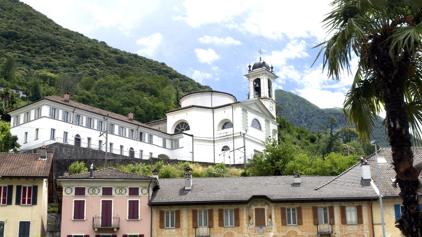 Ti_Press_SA_Magadino, scorci nucleo paese. Nella foto: Chiesa di

Magadino e caseggiato