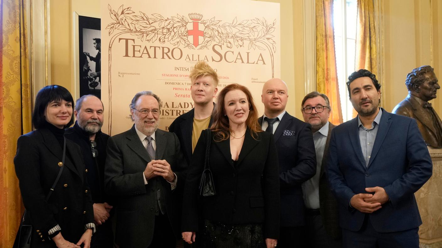 da sinistra a destra: Olga Shaishmelashvili, Zinovy Margolin, Riccardo Chailly, Vasily Barkhatov, Sara Jakubiak, Alexander Roslavets, Yevgeny Akimov e Najmiddin Mavlyanov