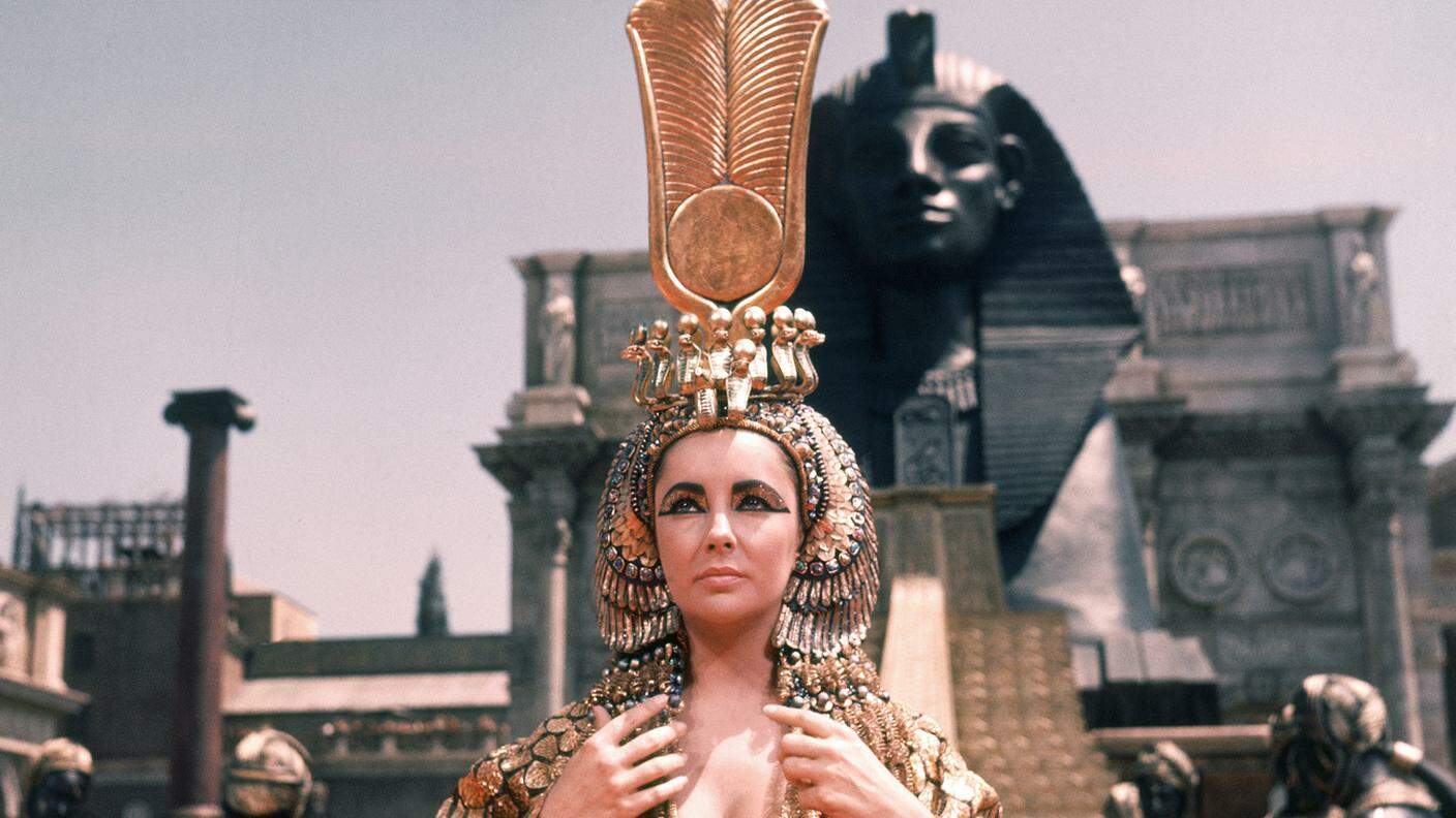 Elizabeth Taylor nel film "Cleopatra" (1963)