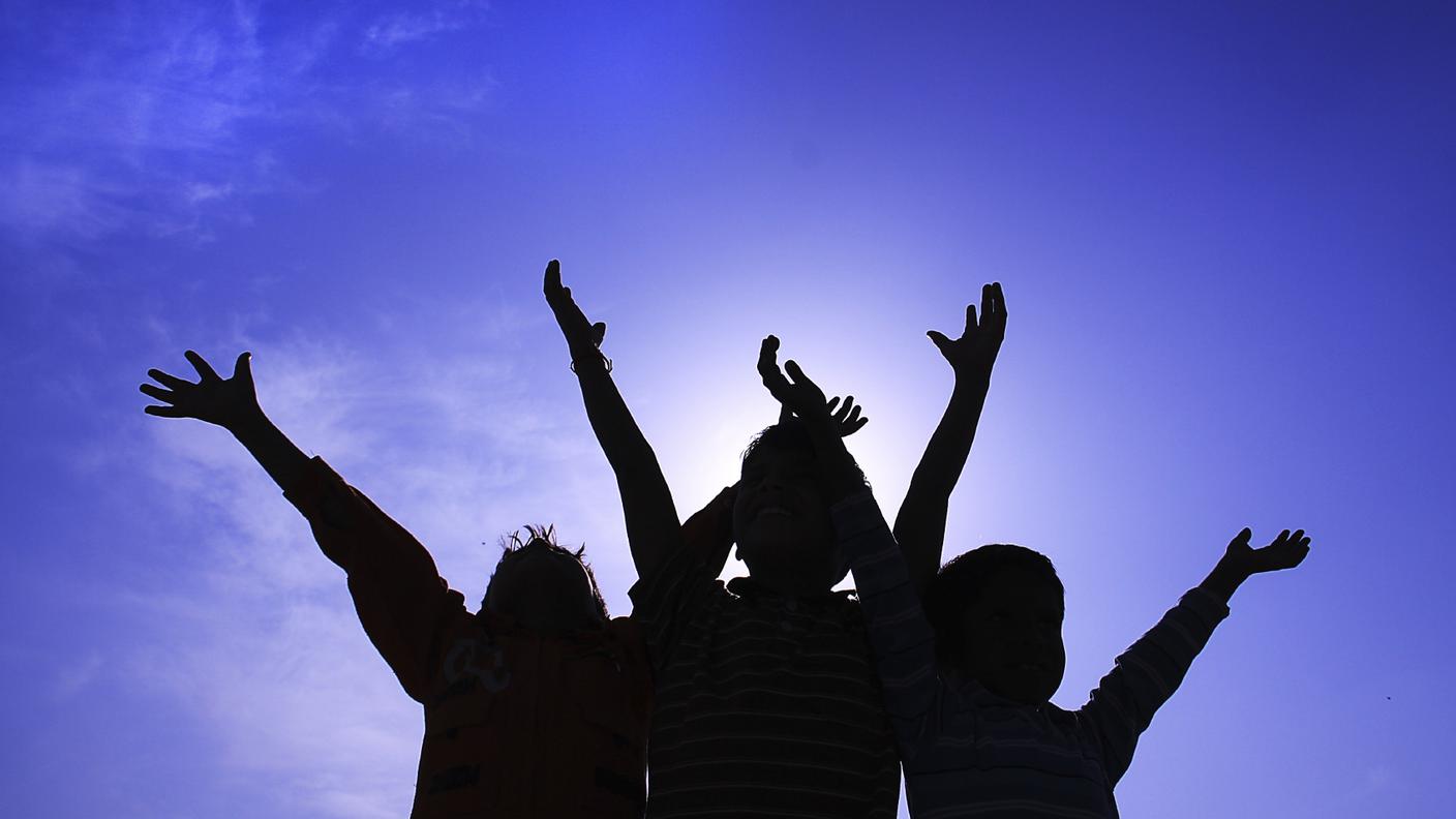 iStock_libertà_mani_bambini