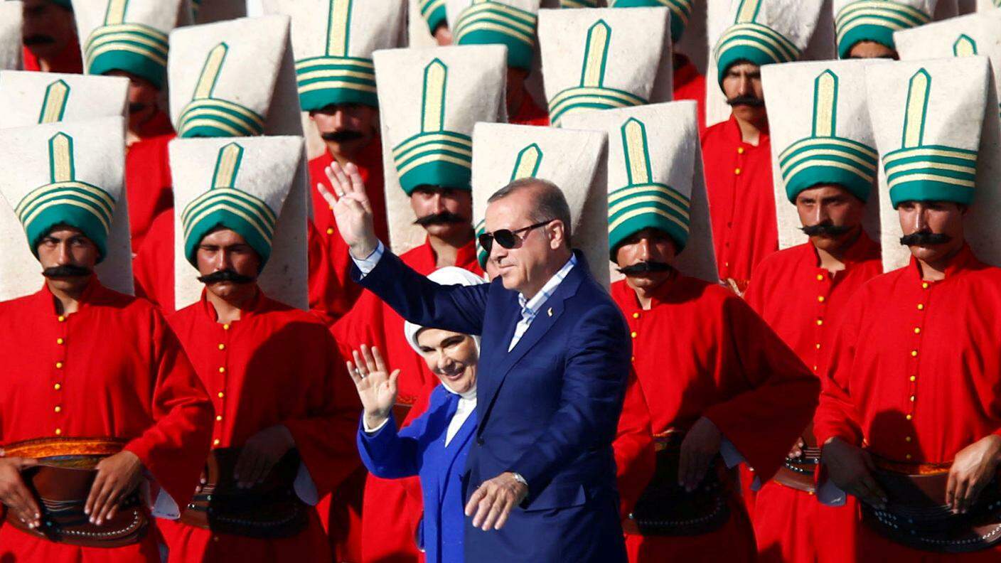 Il Presidente della Turchia durante un raduno commemorativo