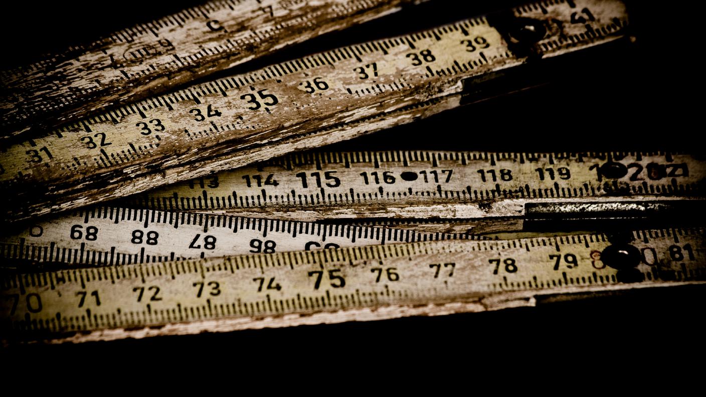 iStock_metro_Antico_misurare_centimetri.jpg