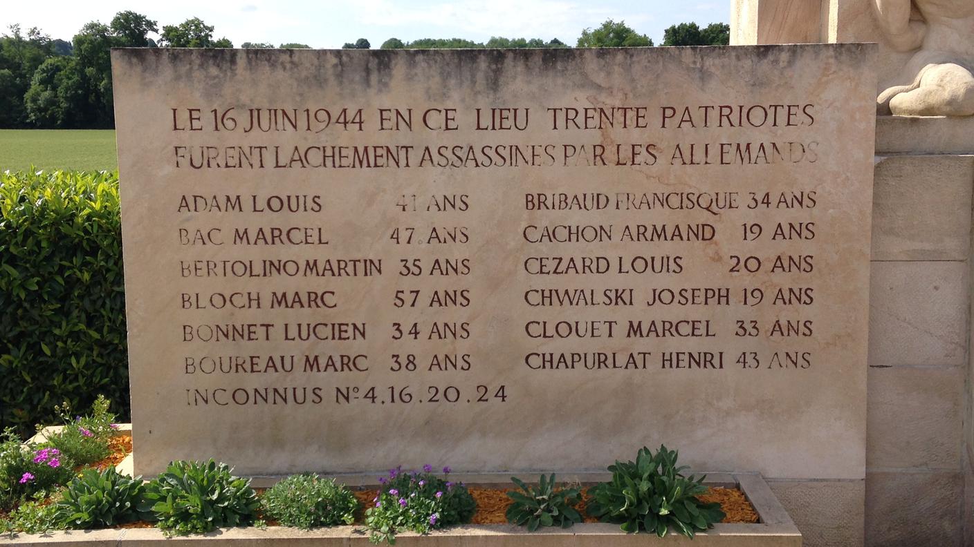 Saint Didier de Formans e il memoriale dei fucilati della Gestapo nel 1944, tra cui il grande storico Marc Bloch.JPG