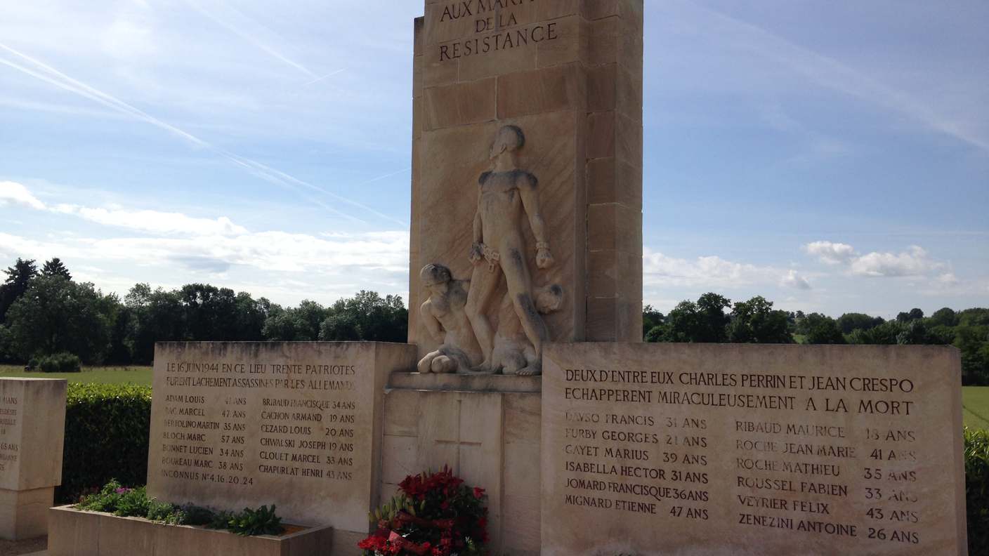 Il memoriale ai martiri della resistenza , Saint Didier de Formans, non lontano da Lione.JPG