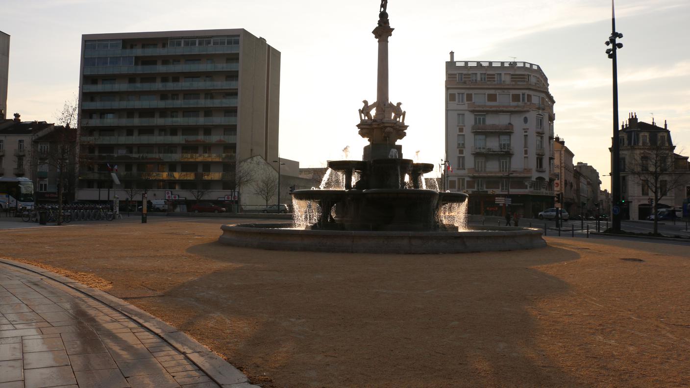 Place de la Reine.JPG