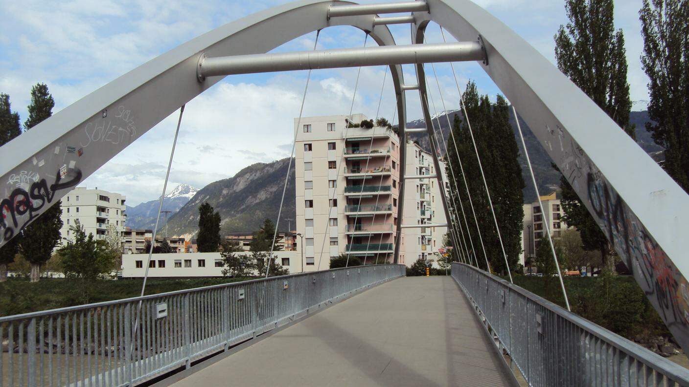 Sion, un ponte sul Rodnao .JPG