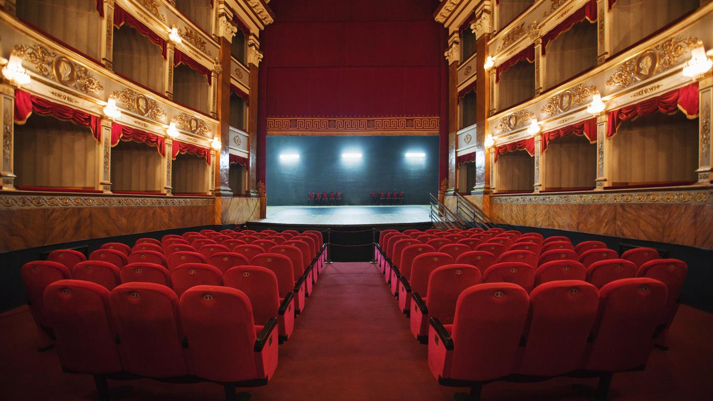 iStock-Teatro, Auditorio, Attrezzatura per illuminazione, Balcone, Struttura edile