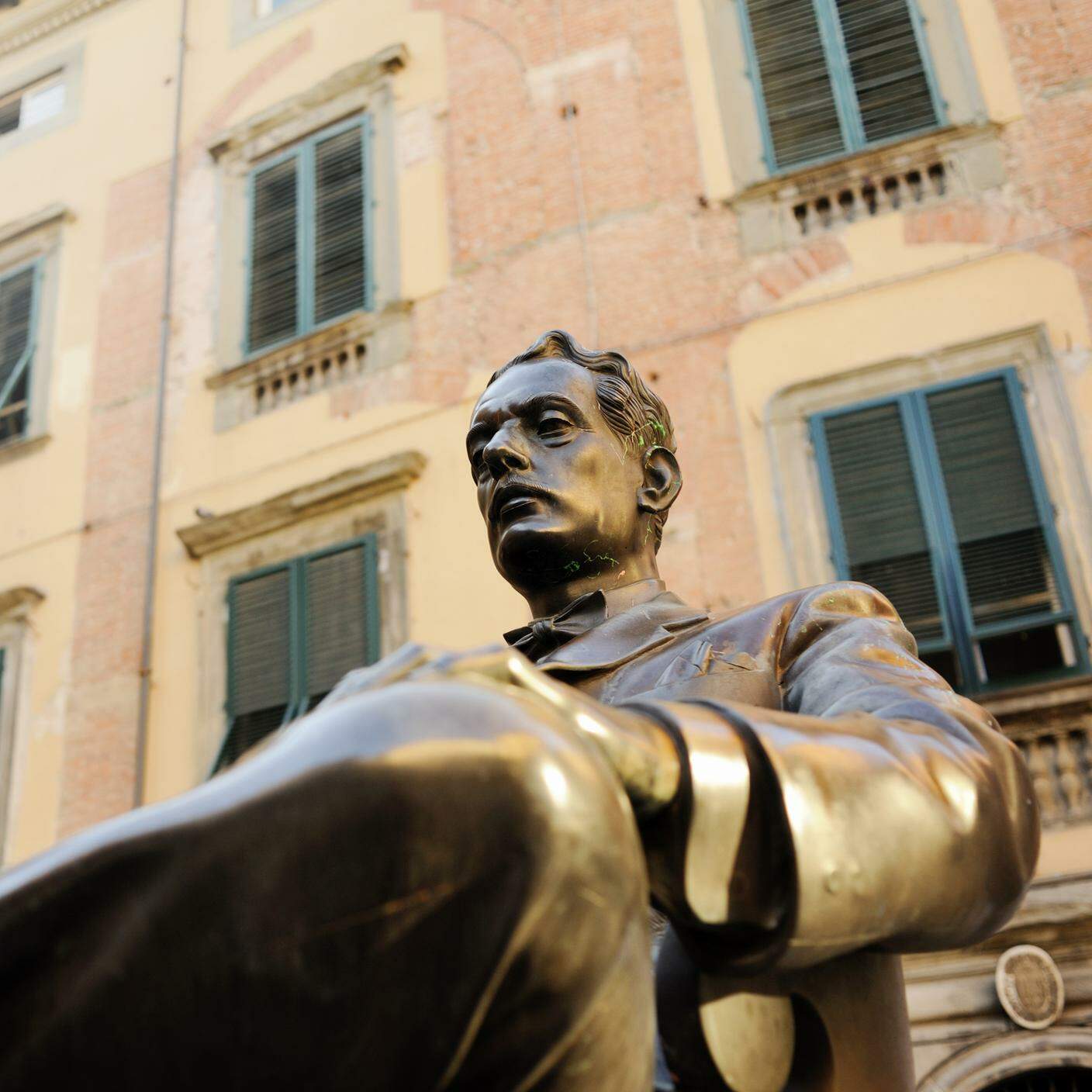 Statua di Giacomo Puccini 