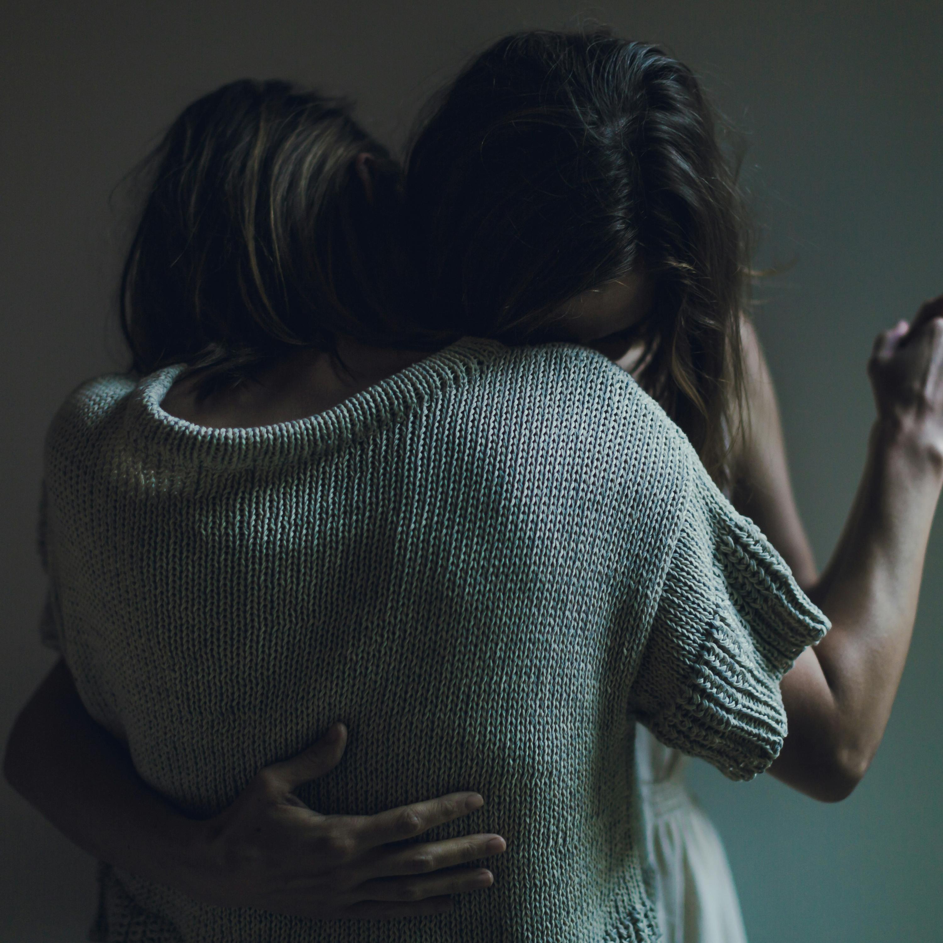 La Tenda del Lutto: per spezzare la catena della violenza episode artwork