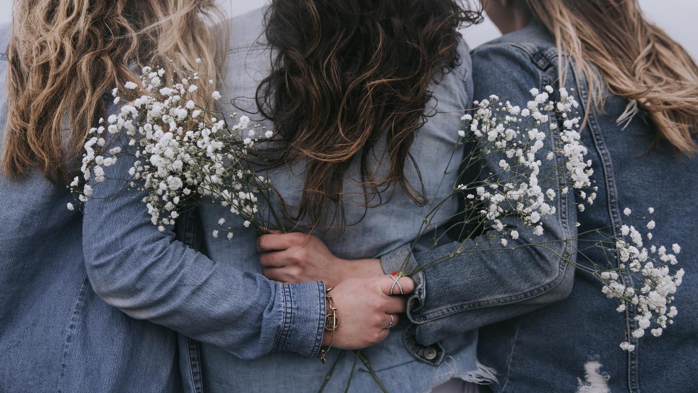 Ragazze fiori 