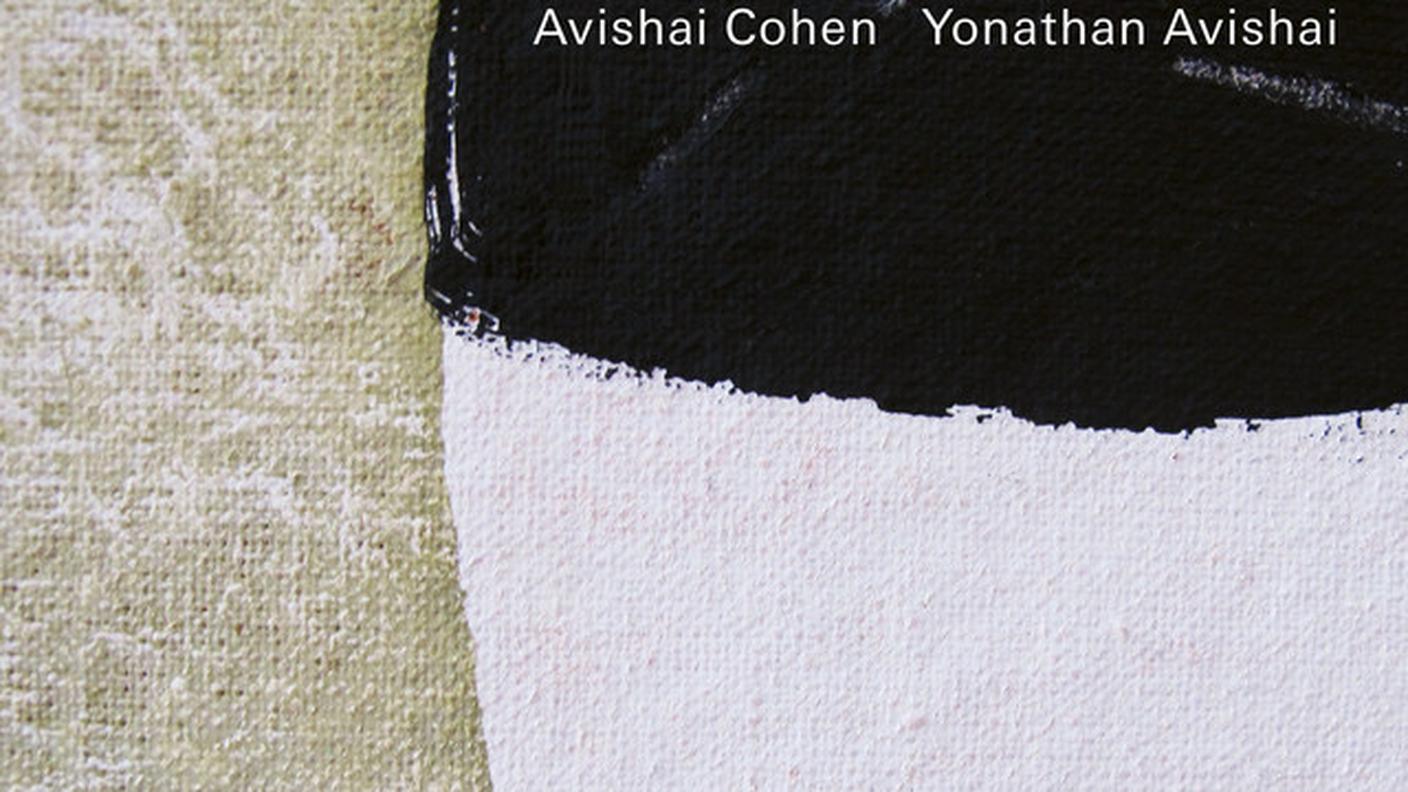 "Crescent" di Avishai Cohen & Yonathan Avishai, ECM (dettaglio di copertina)