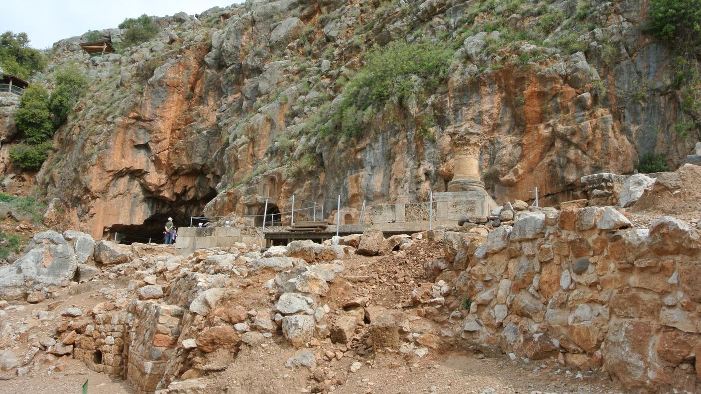 Banyas, una grotta dedicata 20 secoli fa al culto del dio Pan nasconde la sorgente del sacro fiume