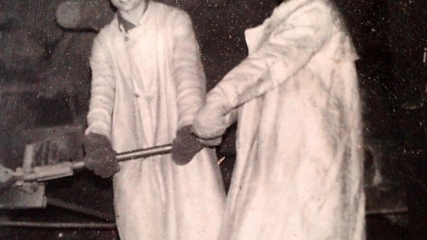 Foto d'epoca, lavoratori nella fonderia