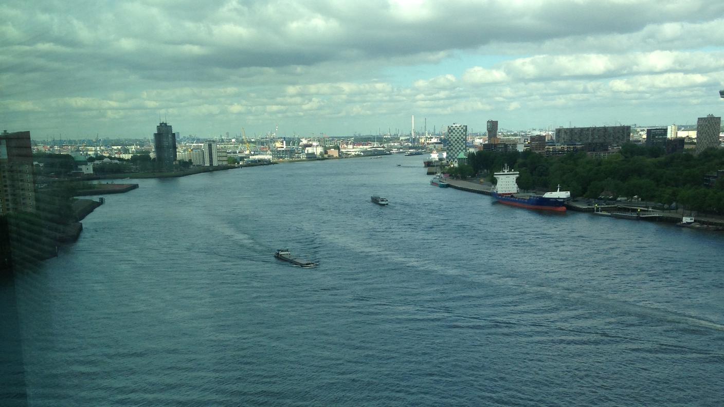 La Nieuwe Maas vista dal grattacielo dell'autorità portuale di Rotterdam