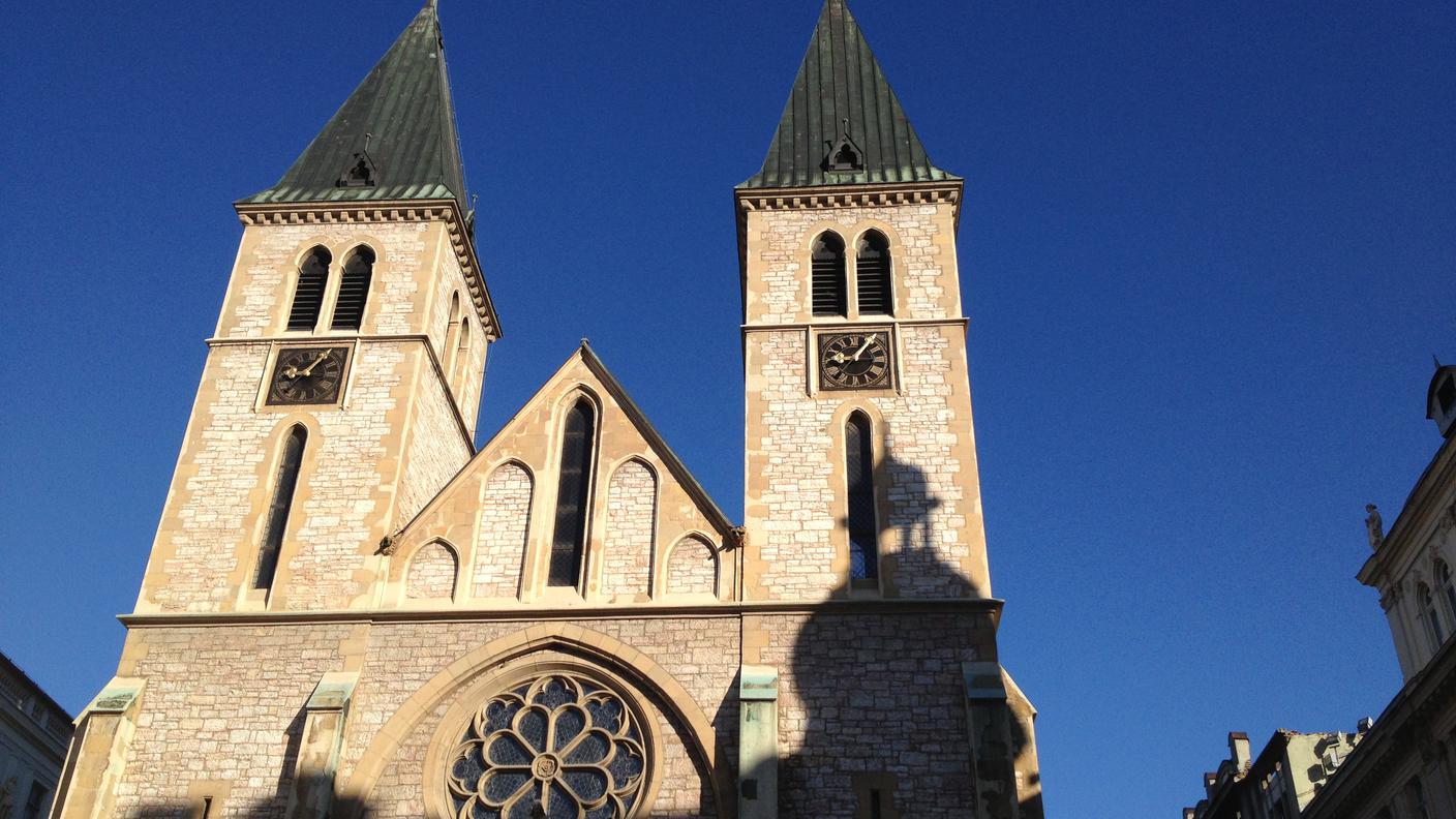 La cattedrale cattolica e quella ortodossa sono così vicine che al mattino la seconda proietta la propria ombra sulla prima