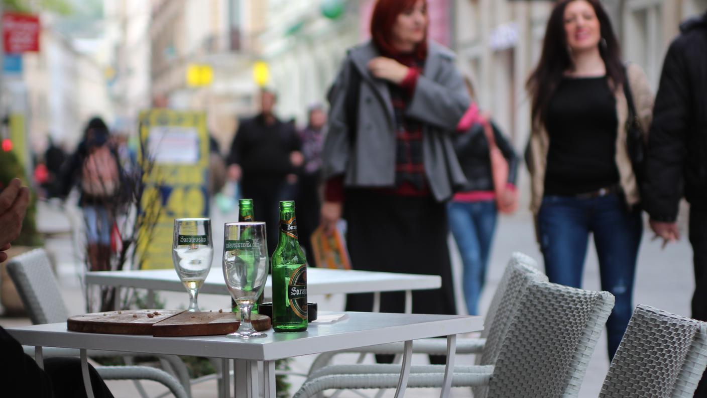 In città la birra preferita è la Sarajevsko, fabbricata dalla locale birreria, la Pivnica