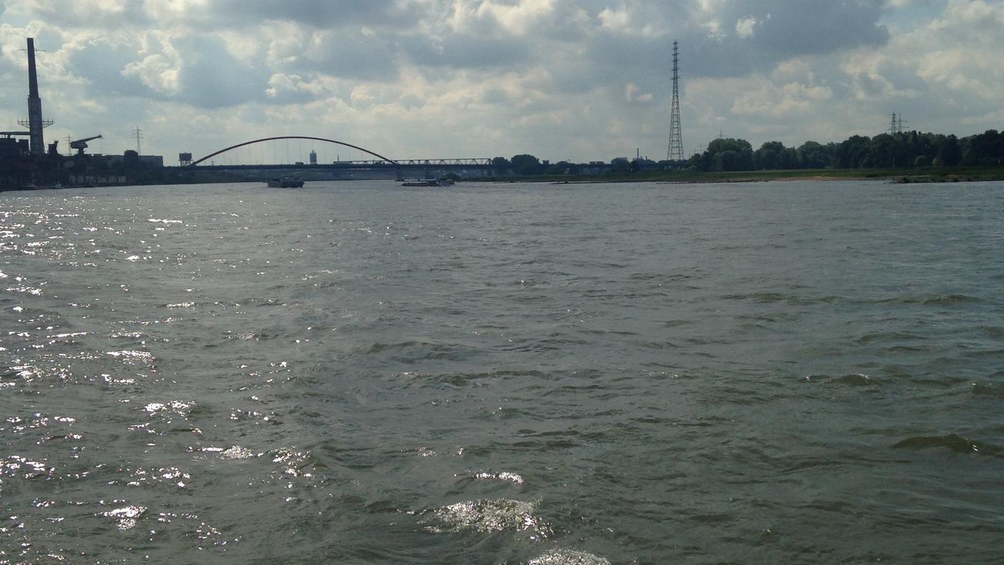 Il porto fluviale di Duisburg, foto RSI Brigitte Schwarz.JPG
