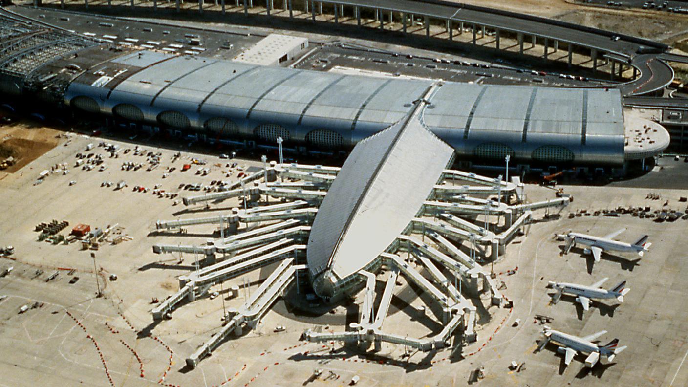 Vista aerea del nuovissimo terminal 2F dell'aeroporto Charles-de-Gaulle di Roissy, a nord di Parigi