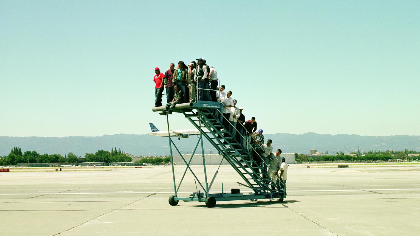 Adrian Paci, Centro di permanenza temporanea, 2007 video still