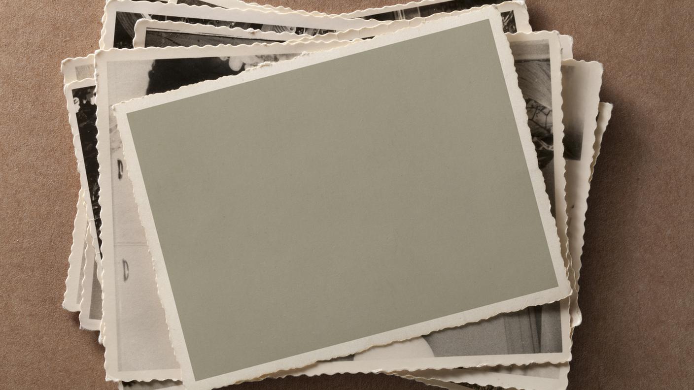iStock-Fotografia - Prodotto d'arte e artigianato, Album fotografico, Cornice per foto, Cartolina postale, Carta